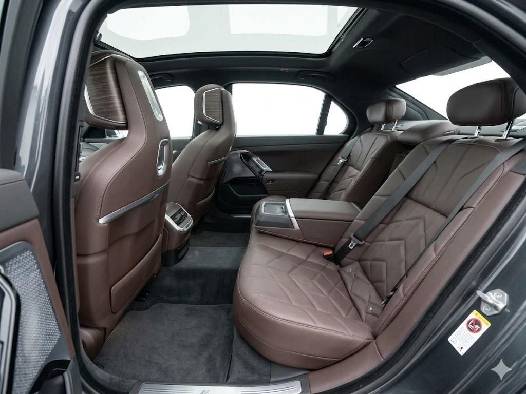 2023 BMW 7 Series 740i