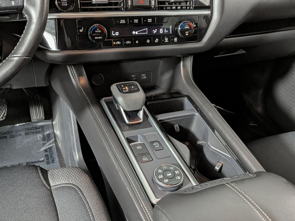 2025 Nissan Pathfinder SV