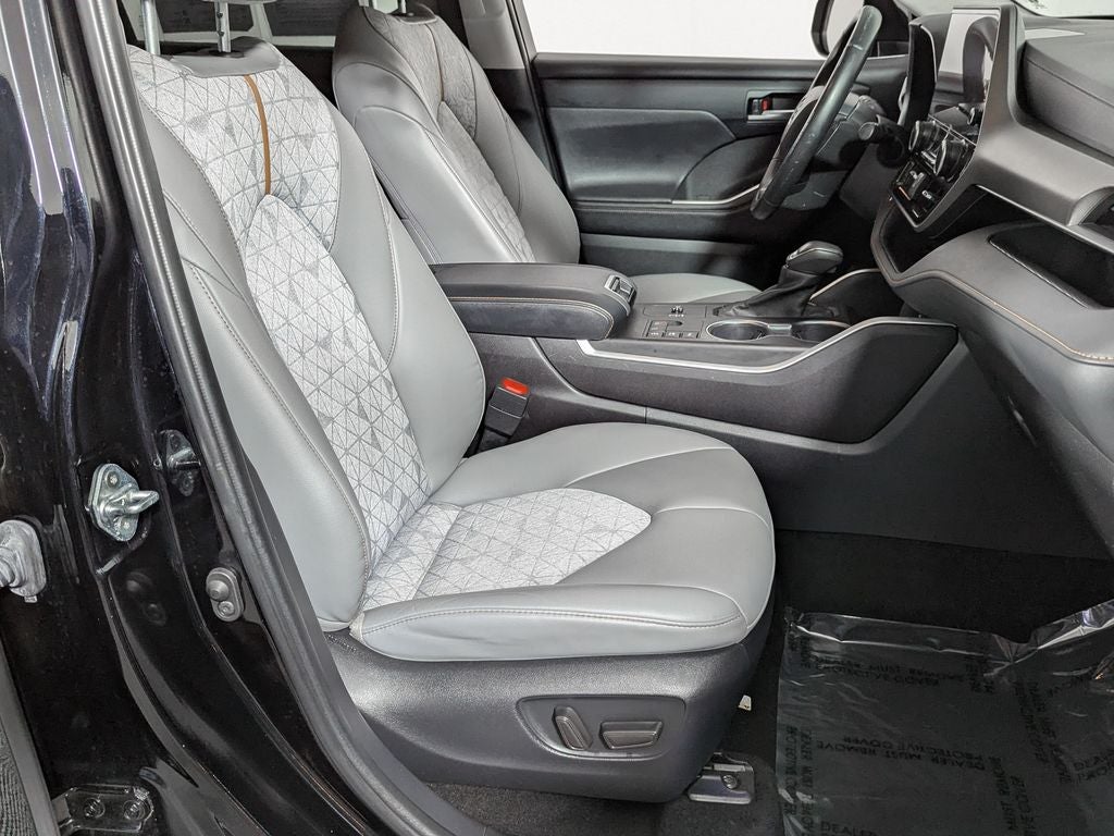 2023 Toyota Highlander Hybrid Bronze Edition