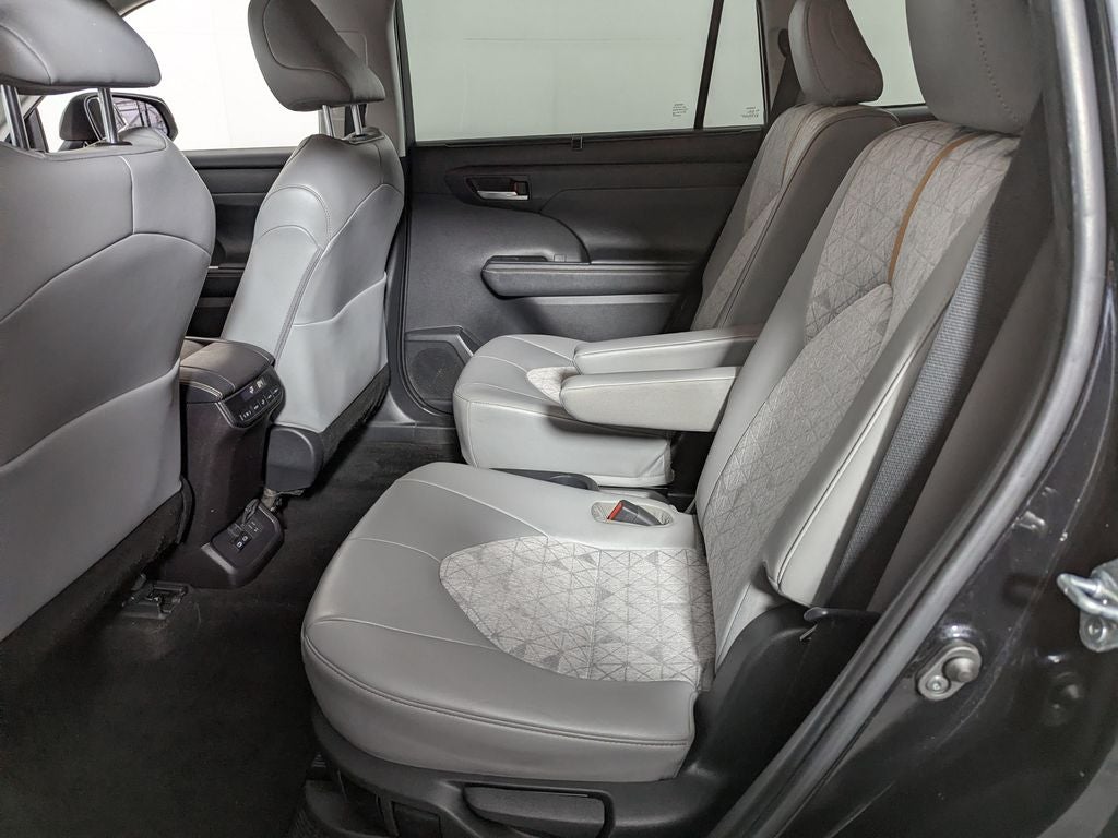 2023 Toyota Highlander Hybrid Bronze Edition