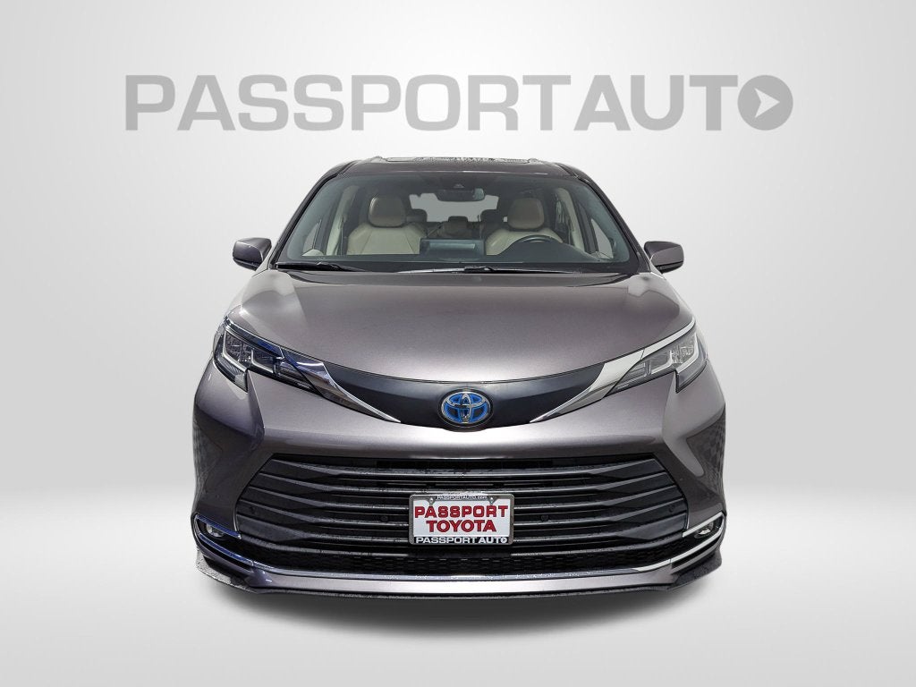 2021 Toyota Sienna XLE 8 Passenger