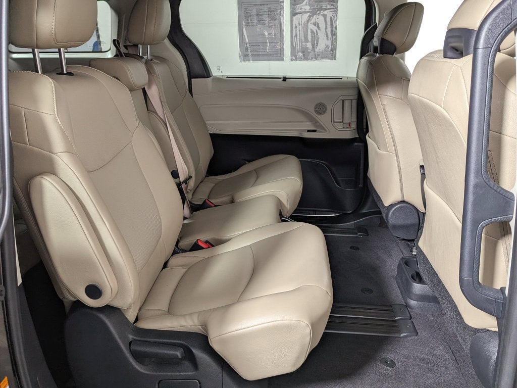 2021 Toyota Sienna XLE 8 Passenger