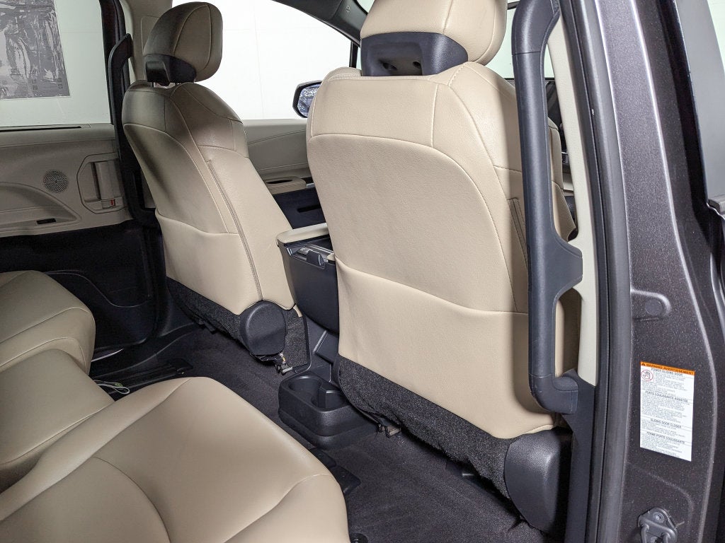 2021 Toyota Sienna XLE 8 Passenger