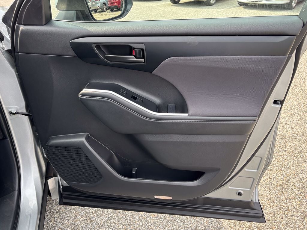 2025 Toyota Highlander LE