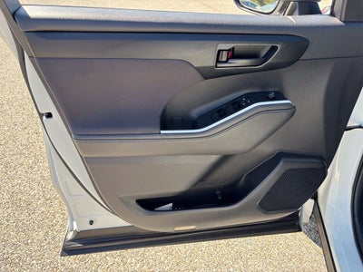 2025 Toyota Highlander LE