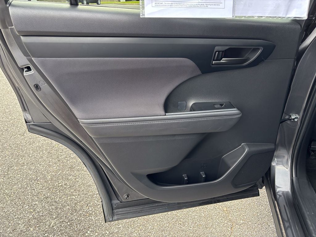 2025 Toyota Highlander LE