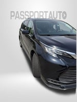 2022 Toyota Sienna LE 8 Passenger