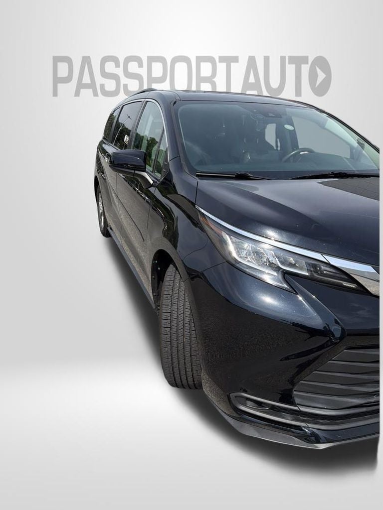 2022 Toyota Sienna LE 8 Passenger