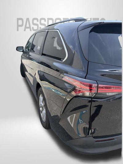 2022 Toyota Sienna LE 8 Passenger
