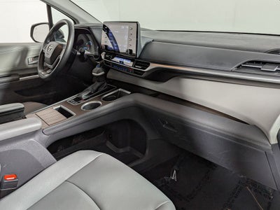 2024 Toyota Sienna XLE 8 Passenger