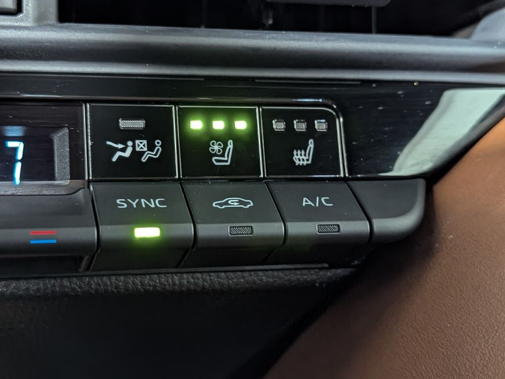 2025 Toyota Crown Signia XLE