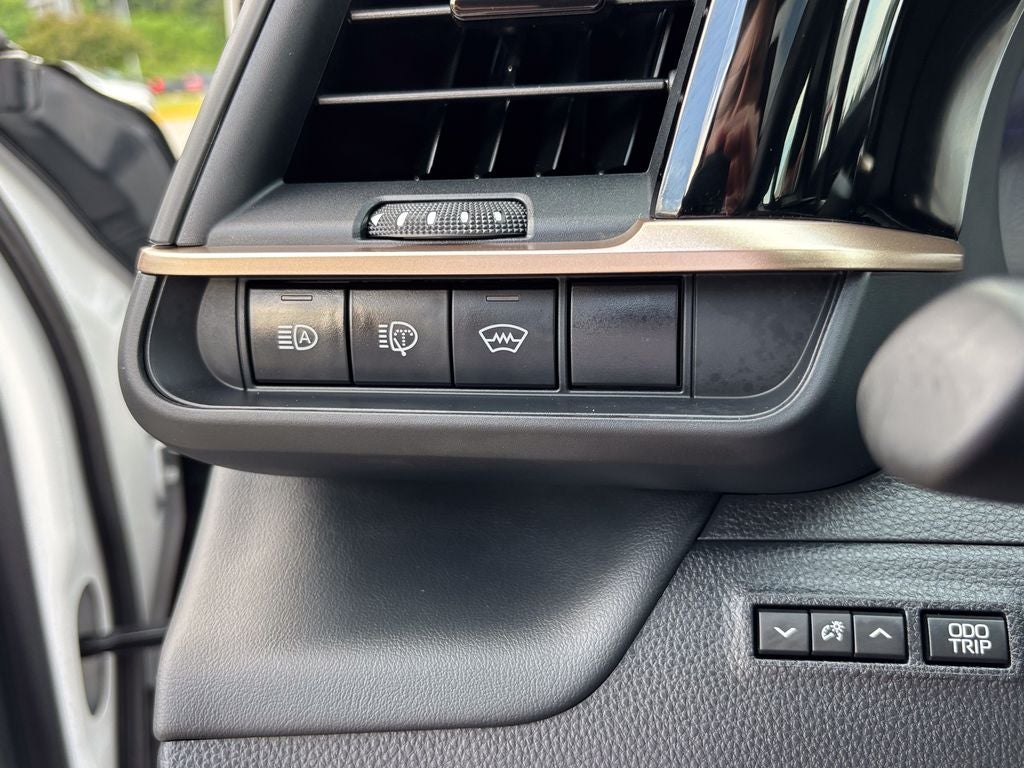 2025 Toyota Crown Signia Limited