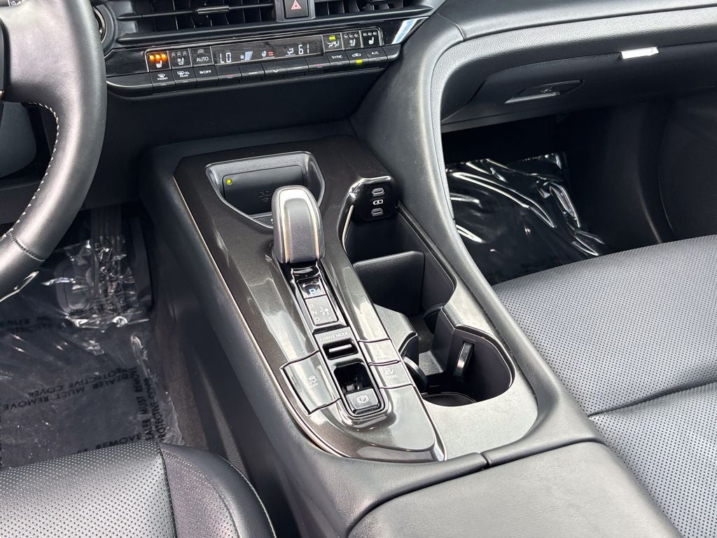2025 Toyota Crown Signia Limited
