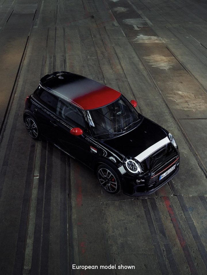 : Overhead view of Chili Red Multitone Roof and Red Mirrors on a MINI Pat Moss Edition in Midnight Black Metallic